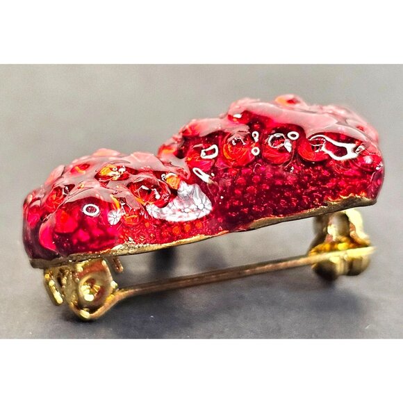 Vintage Red Enamel Strawberry Brooch With Green Leaves Lapel Scarf Pin - Picture 6 of 10